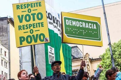 Campanha eleitoral 2026 nas ruas do Paraná com apoiadores e candidatos a governador