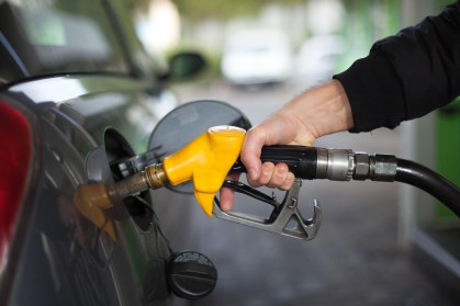 Petrobras anuncia subsídio de R$ 1 no diesel nas refinarias com impacto no preço final