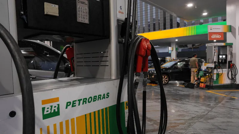 Infográfico mostra Petrobras e governo federal com subsídio de R$ 2,12 por litro de diesel