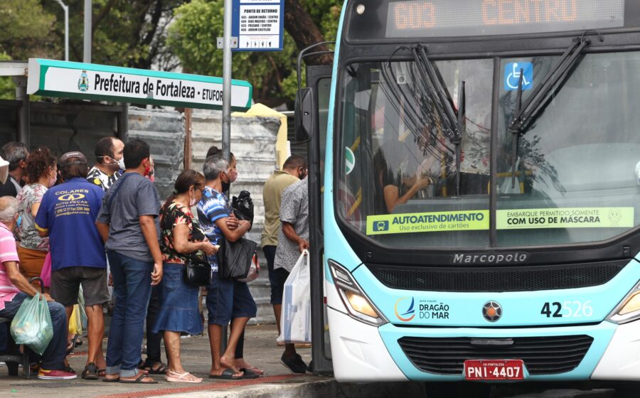 Ônibus interestadual vazio simboliza queda de 4 milhões de passageiros no transporte rodoviário segundo ANTT