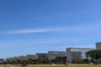 Gráfico mostra R$ 1 bilhão em investimentos veterinários paralisados aguardando registro no Ministério da Agricultura