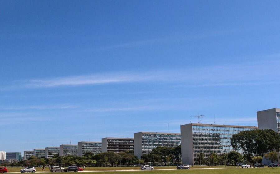 Gráfico mostra R$ 1 bilhão em investimentos veterinários paralisados aguardando registro no Ministério da Agricultura