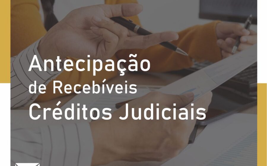 Gavetas de tribunal com processos judiciais e símbolo de proibição sobre notas de real