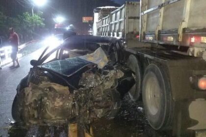 Acidente fatal na RJ-116 em Monnerat com viaturas de resgate e interdição da pista serrana