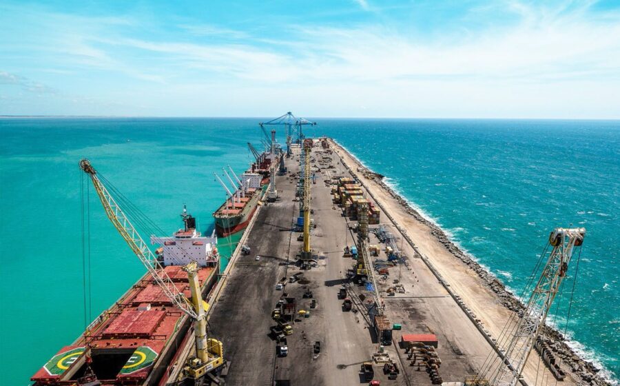 Porto do Pecém com contêineres empilhados, recorde histórico de 70,9 mil TEUs em agosto