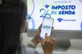 Contribuinte consulta restituição do Imposto de Renda no site da Receita Federal pelo celular