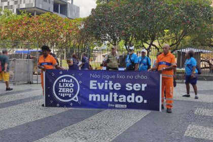 Rio de Janeiro skyline com ícones de gestão de resíduos e metas climáticas, cidade piloto lixo zero