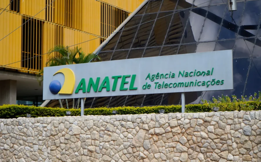 Ministro Cristiano Zanin do STF determina prazo de 48h à Anatel sobre internet livre nas eleições 2026