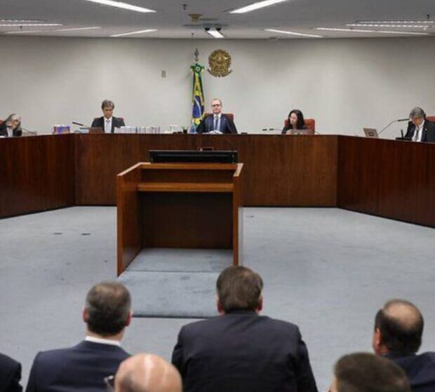 Ministro Flávio Dino no STF decide prazo de 90 dias para União rever regras da CVM após caso Banco Master
