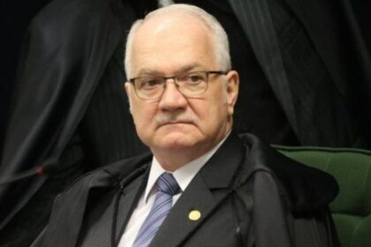 Ministro Flávio Dino do STF revoga censura do TSE a postagem de Antonio Tabet sobre Nossa Senhora Aparecida