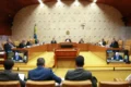 Ministros do STF em sessão julgando equiparação de licença-maternidade e licença-adotante para servidoras públicas