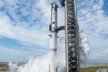 SpaceX Starship nave espacial em órbita terrestre durante 14º voo de teste