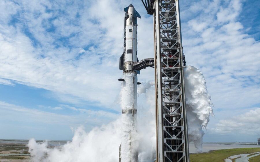 SpaceX Starship nave espacial em órbita terrestre durante 14º voo de teste