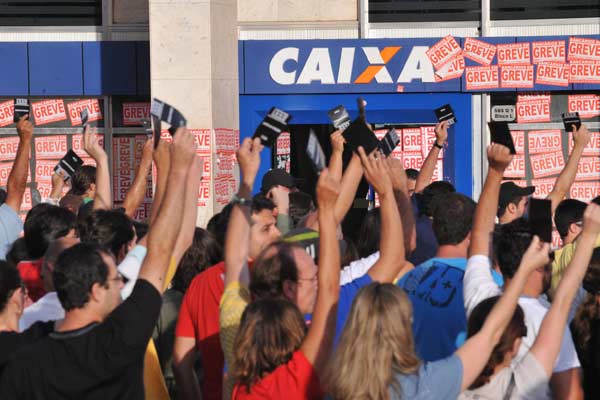 Ministros do TST em sessão que encerrou greve da Caixa com reajuste de 4,6%
