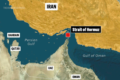 Petroleiros no Estreito de Hormuz com navios de guerra ao fundo, simbolizando tensão geopolítica e risco ao abastecimento global de petróleo
