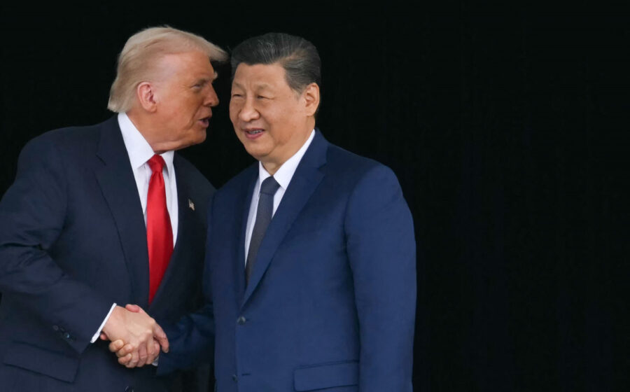 Trump e Xi Jinping apertam as mãos na Casa Branca simbolizando acordo comercial de US$ 30 bilhões