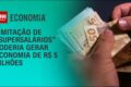 Trump assina decreto flexibilizando normas de eficiência veicular com carros e posto de gasolina ao fundo