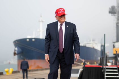 Donald Trump discursando na ONU rejeitando regulação global de inteligência artificial