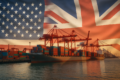 Bandeiras da UE, Reino Unido e China com símbolos de tarifas e veículos elétricos representando disputa comercial