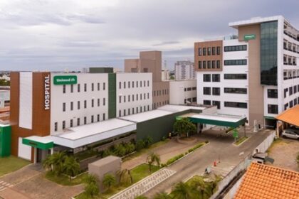 Fachada moderna do Centro Médico II da Unimed Cuiabá no Jardim das Américas