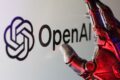 Engenheiro de ML em centro de dados da OpenAI com servidores e infraestrutura de IA