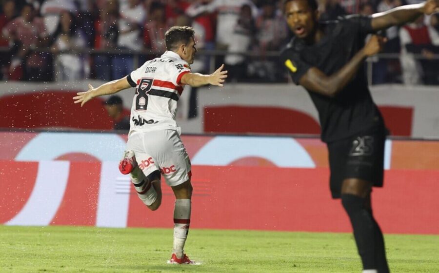 Jogadoras do São Paulo comemorando gol na Neo Química Arena contra Corinthians Brabas