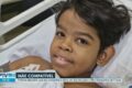 Menino Marcos Taylor, 11 anos, sorri ao lado da mãe doadora Fratiane Ferreira Dias após transplante renal bem-sucedido no HC Ribeirão Preto