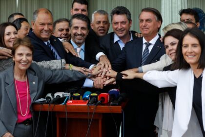Gráfico mostra 90% dos 53 deputados federais de MG buscando reeleição em 2026