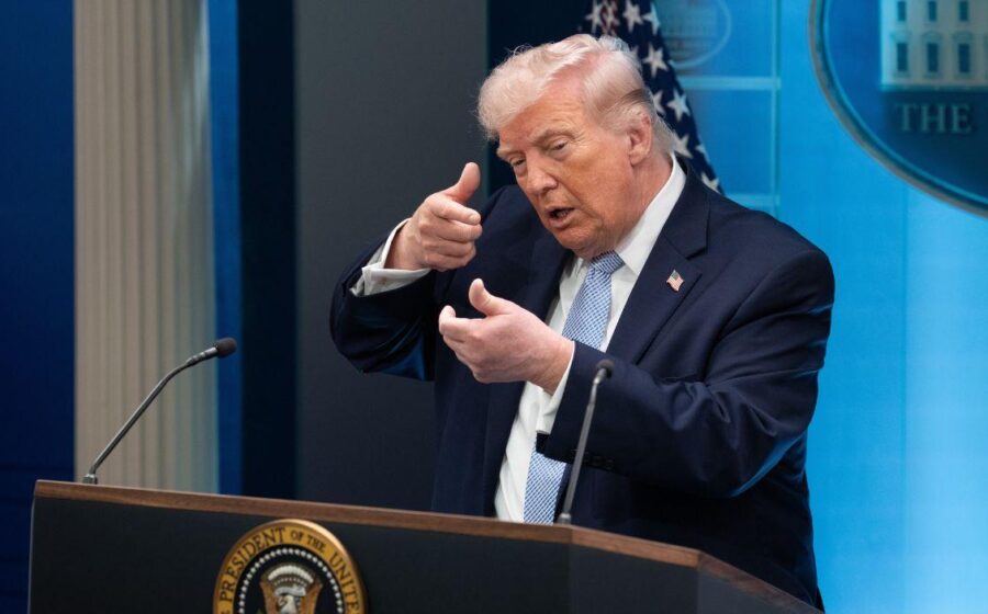 Líderes globais de direita se afastam de Trump devido a impacto econômico de tarifas e instabilidade