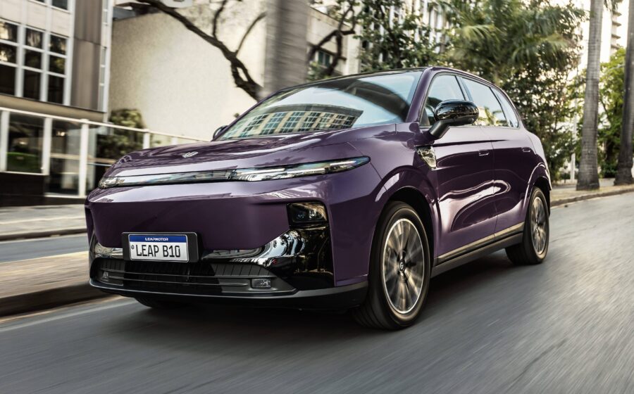 Leapmotor A05 hatch e A10 SUV elétricos compactos lado a lado lançamento Brasil 2027