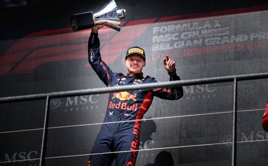 George Russell comemora vitória apertada no GP do Azerbaijão 2024 sobre Max Verstappen por 0,196s