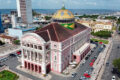 Teatro Amazonas lotado durante Festival Olhar do Norte, plateia cheia em sessão noturna