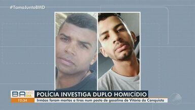 Cena de crime em Cosmópolis com fita policial e viatura, ligando acidente e duplo homicídio