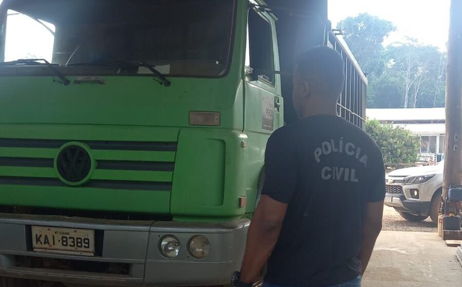 Agricultor Valter Ravagnani ao lado de caminhonete em Sertãozinho, vítima de golpe com cheques sem fundo e tratores não entregues