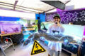 Panorama urbano de Chongqing com arranha-céus, montanhas e rios convergindo