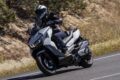 Voge SR4 Max maxiscooter prata em estúdio, concorrente do BMW C 400 X por R$ 51.880