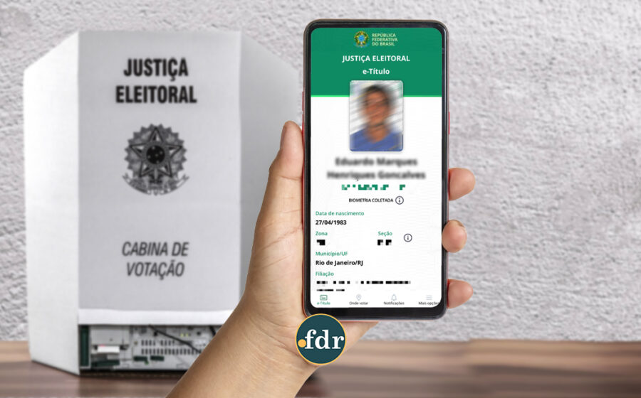 Smartphone exibindo o aplicativo e-Título com foto validada para votação 2026