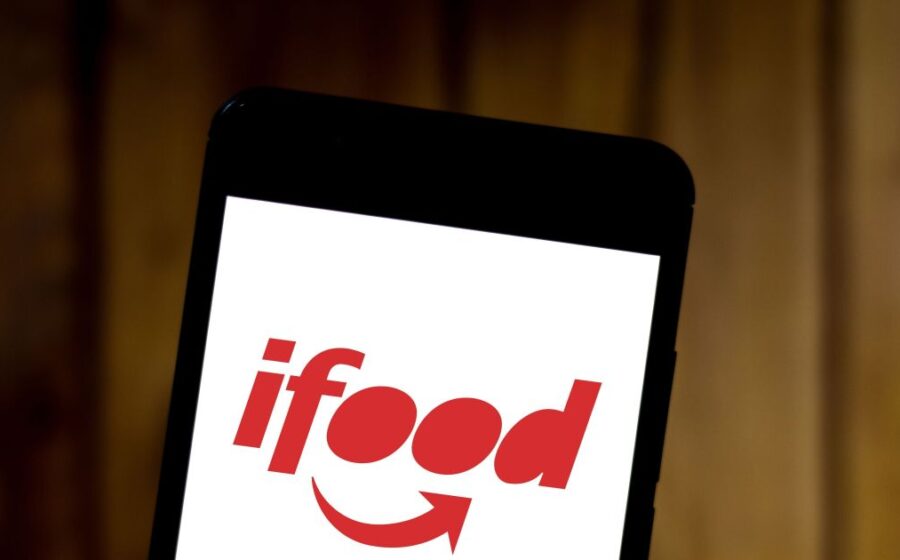 iFood CEO Diego Barreto anunciando investimento de R$ 24 bilhões contra concorrente chinesa Keeta