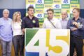 Brasil dividido ao meio com mapa político e ruínas de Roma ao fundo