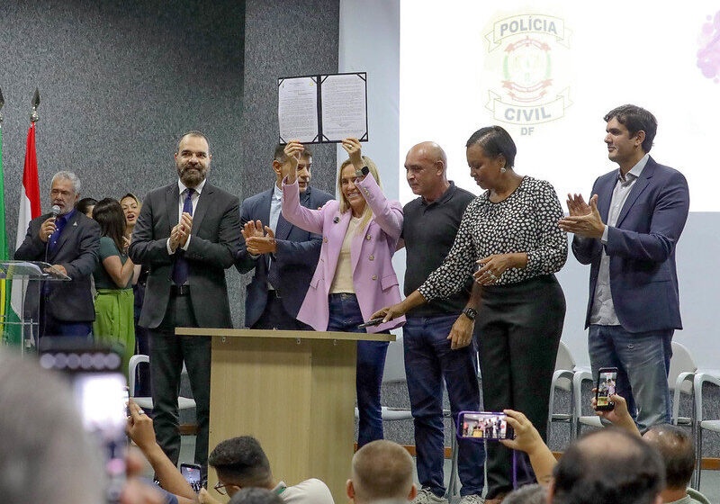 Celina Leão comemora vitória nas eleições do DF 2026, primeira mulher eleita governadora