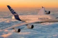Airbus A320neo em linha de entrega na fábrica de Toulouse sob céu azul