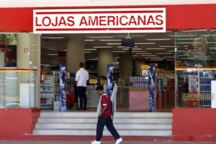 Gráfico de ações das Americanas mostrando alta de 25% após fim da recuperação judicial