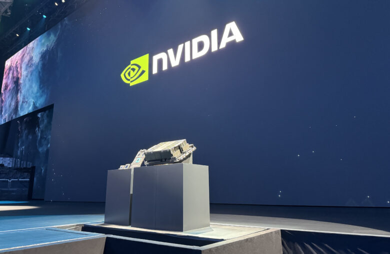Data center moderno com servidores de IA para expansão da Anthropic