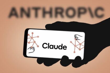 Ilustração de robô protegido por escudo com símbolo da Anthropic, representando nova regra contra abuso ao Claude