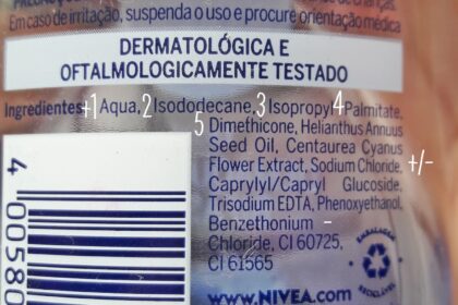 Produtos cosméticos artesanais naturais com rótulos em conformidade com Anvisa