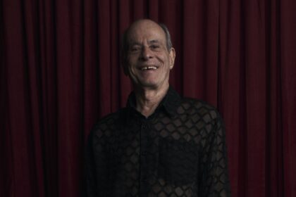Ney Matogrosso, 85 anos, anuncia pausa para cirurgia e cancela show em Tiradentes