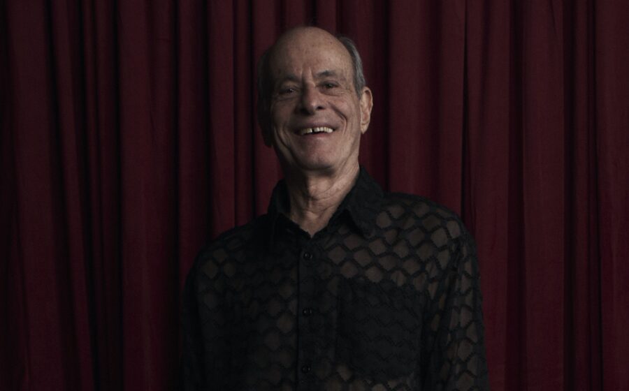 Ney Matogrosso, 85 anos, anuncia pausa para cirurgia e cancela show em Tiradentes