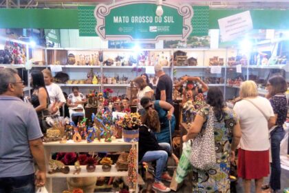 Artesãos expõem produtos no Centro de Eventos João Leme em Bataguassu MS