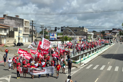 Ato político "Bloquinho do 22" na orla de Aracaju com Flávio Bolsonaro e Nikolas Ferreira