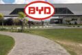 Jovens em fila para inscrição no programa Jovem Aprendiz BYD Camaçari, fábrica automotiva